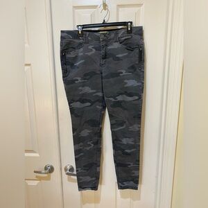 Democracy “Ab Technology” Camo Pants ~ Size 14 ~ worn a couple times